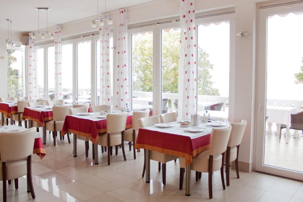 Hotel Vali Dramalj Криквеница Екстериор снимка