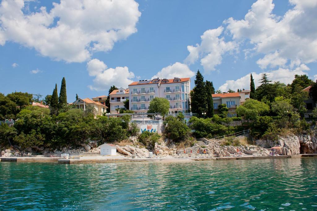 Hotel Vali Dramalj Криквеница Екстериор снимка
