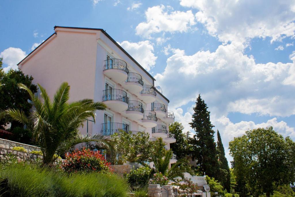 Hotel Vali Dramalj Криквеница Екстериор снимка